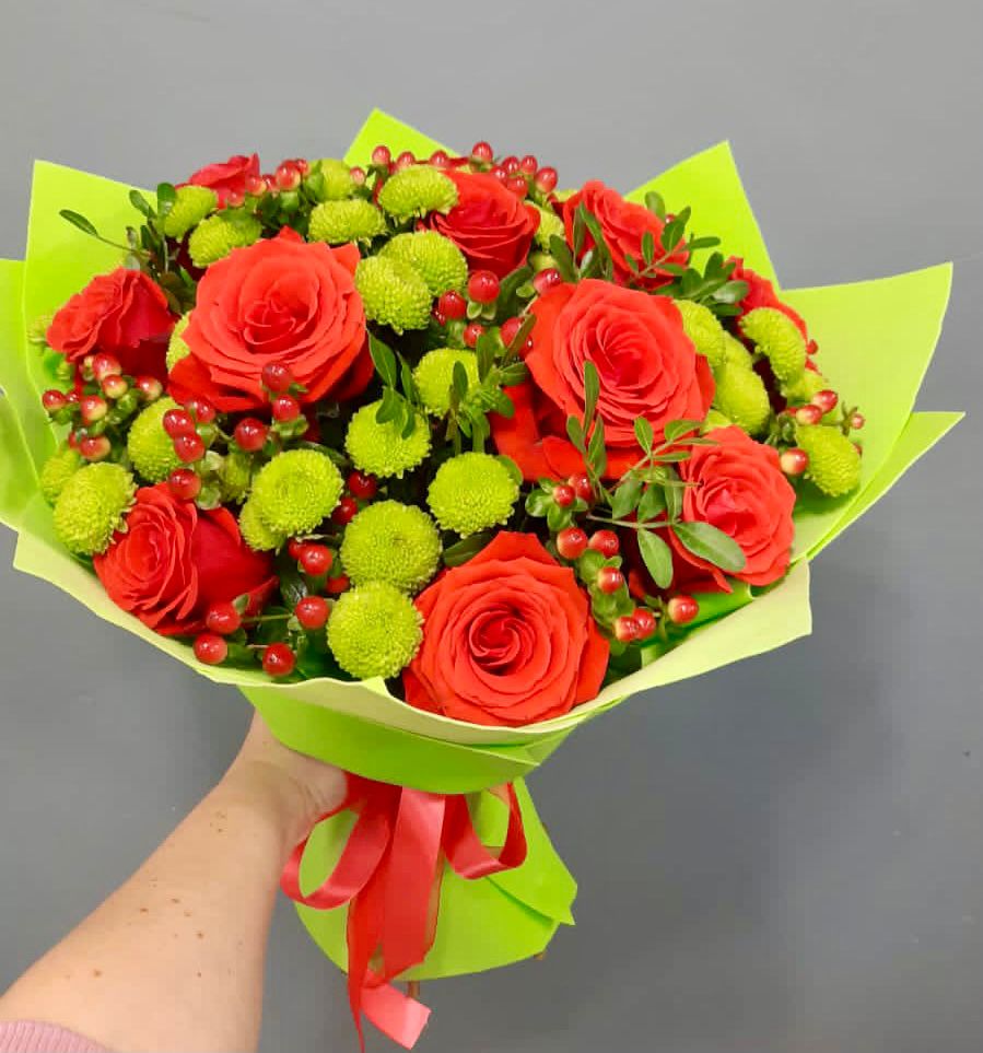 Букет цветов из: Хризантемы и Розы в Агирише