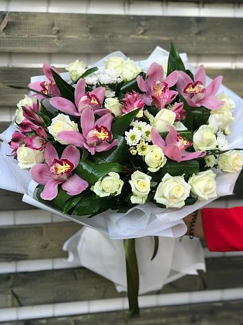 Букет цветов из: Розы и Хризантемы в Агирише