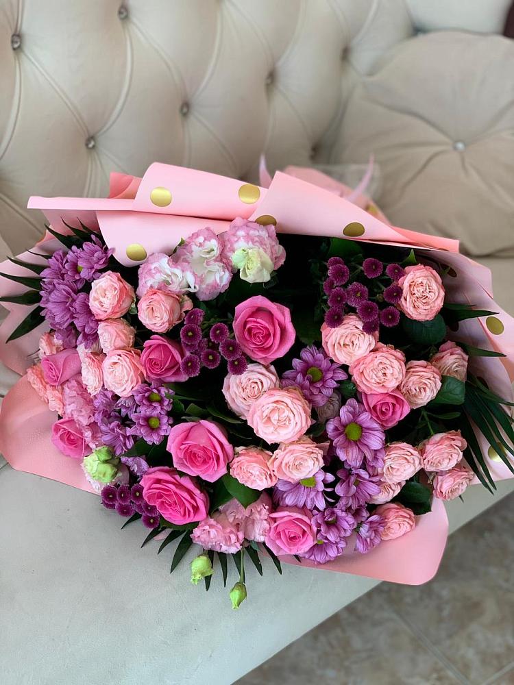 Букет цветов из: Хризантемы, Розы и Лизиантусы в Агирише