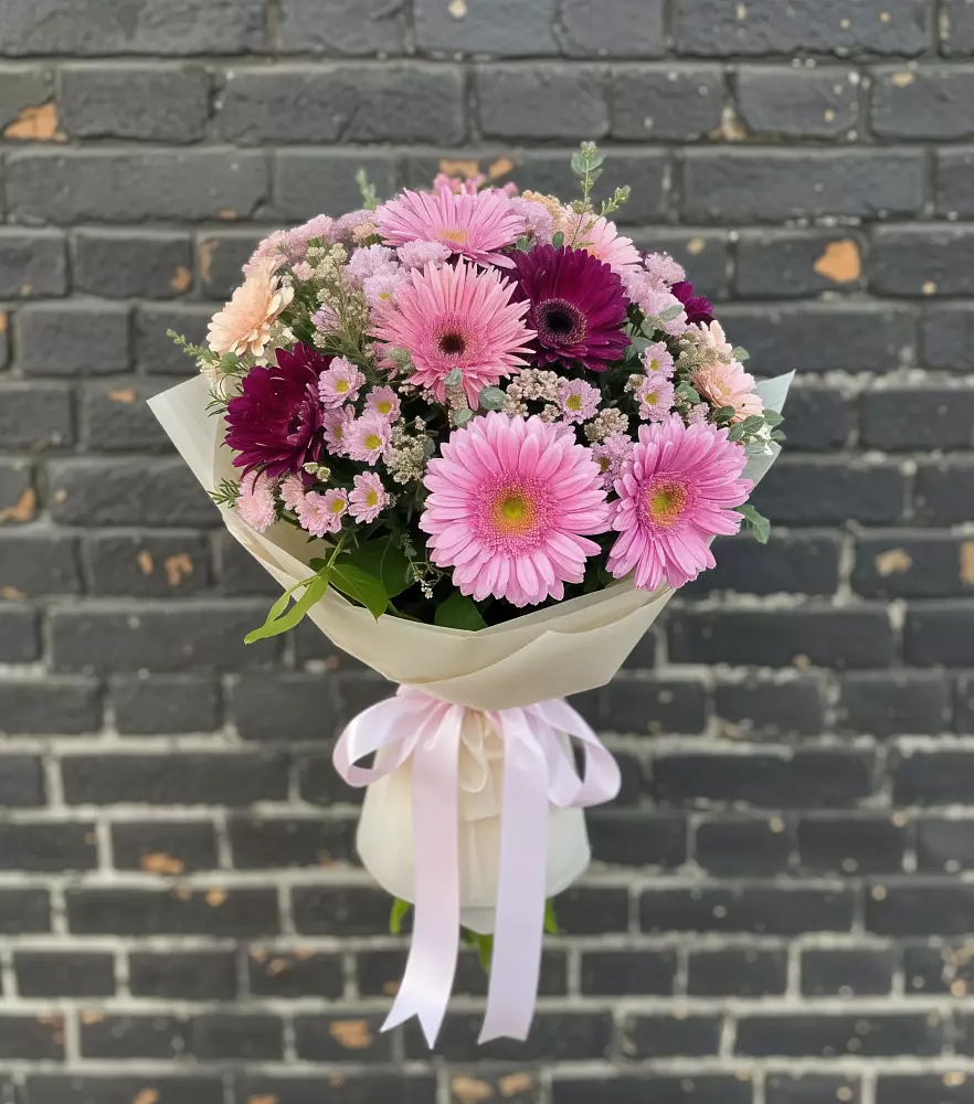 Букет цветов из: Герберы и Хризантемы в Агирише