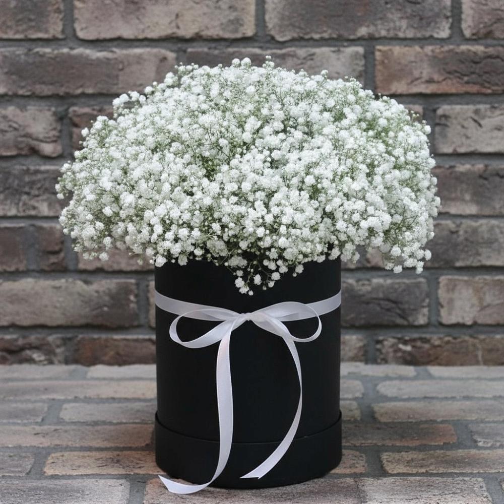 Цветочная композиция из Гипсофила в шляпной коробке в Агирише