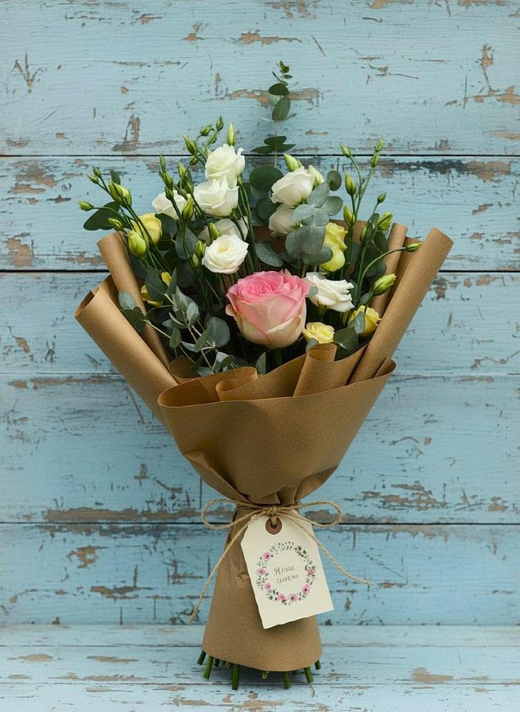 Букет цветов из: Розы и Лизиантусы в Агирише