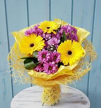 Букет цветов из:  Хризантемы и Герберы в Агирише