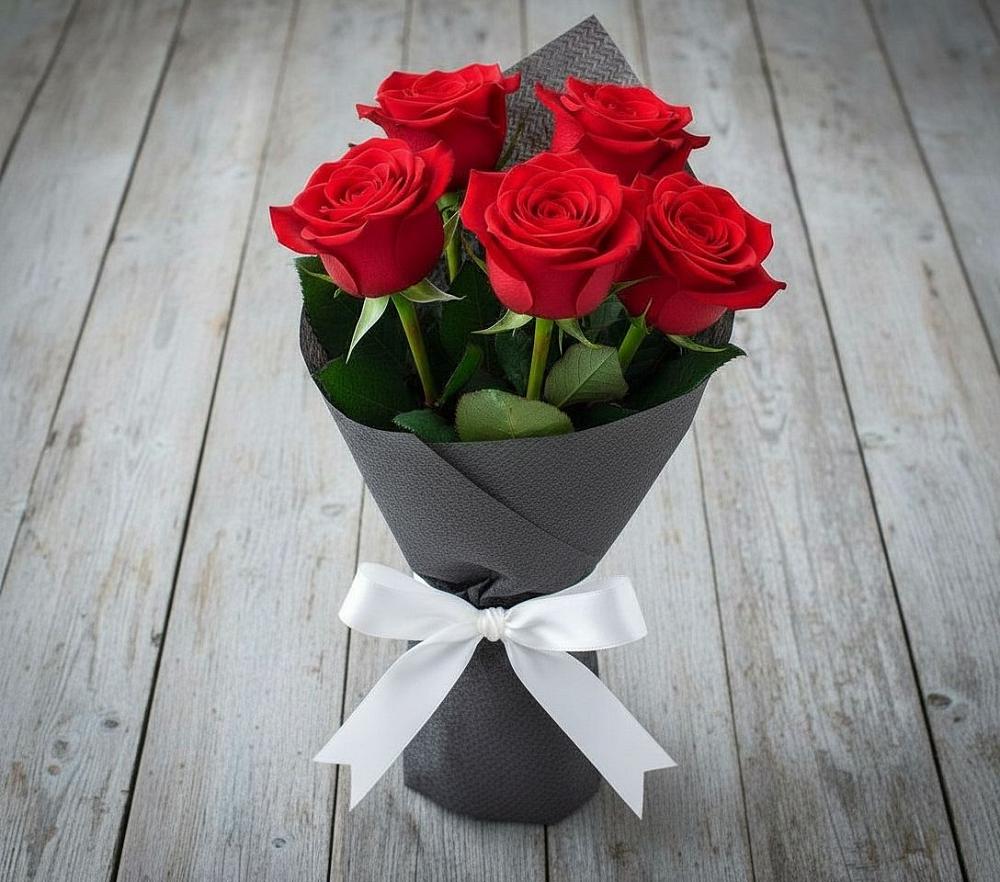 Букет 5 Красных роз Эдлесс Лав в Агирише