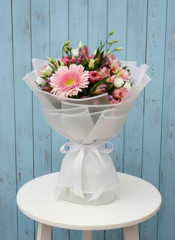 Букет цветов из: Герберы, Альстромерии и Лизиантусы в Агирише