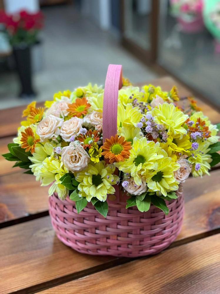 Цветочная композиция из Хризантемы и Розы в корзине в Агирише