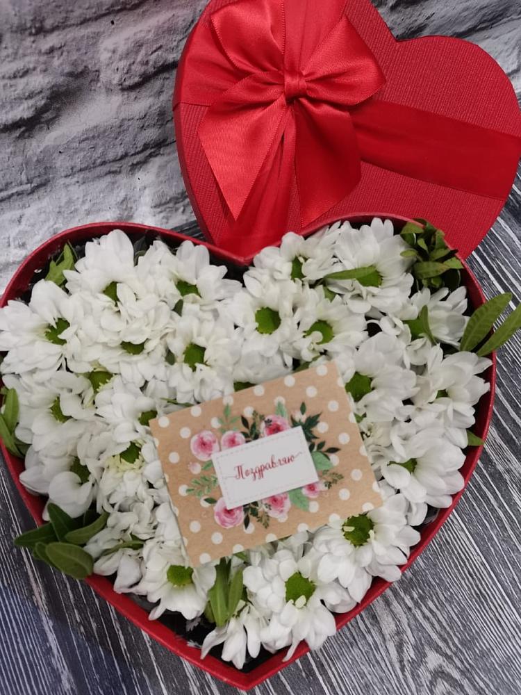 Цветочная композиция из Хризантемы в виде сердца в Агирише