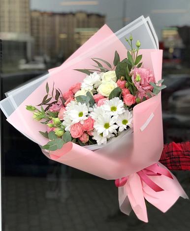 Букет цветов из: Розы, Лизиантусы и Хризантемы в Агирише